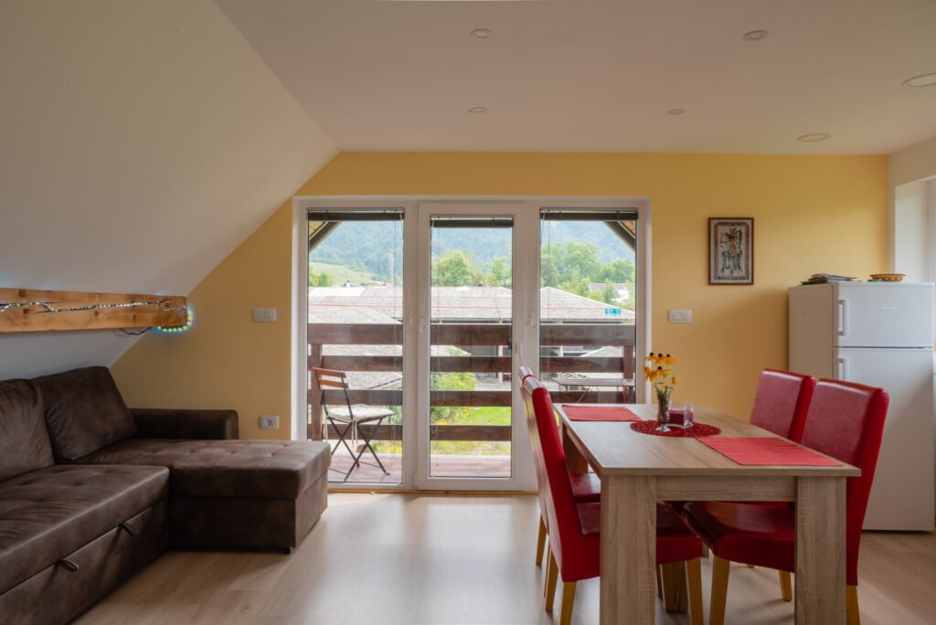 Ana Bohinj - Kuhinja-kavč-balkon